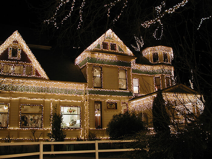 Beautiful Outdoor Christmas Lighting in Neighbourhood