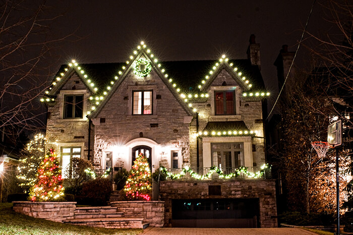 Beautiful Outdoor Christmas Lighting in Neighbourhood