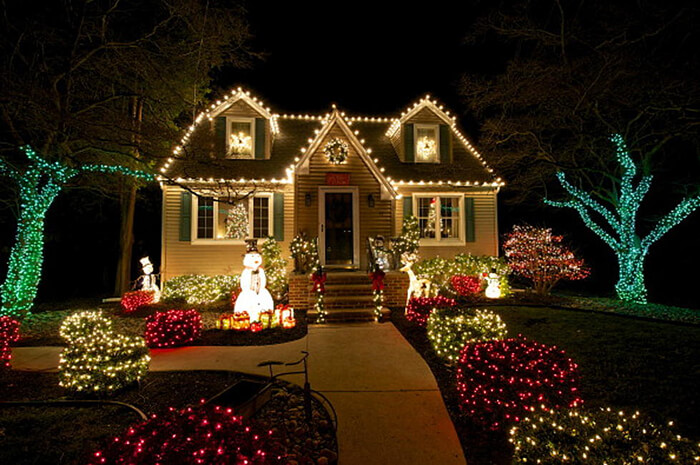 Beautiful Outdoor Christmas Lighting in Neighbourhood