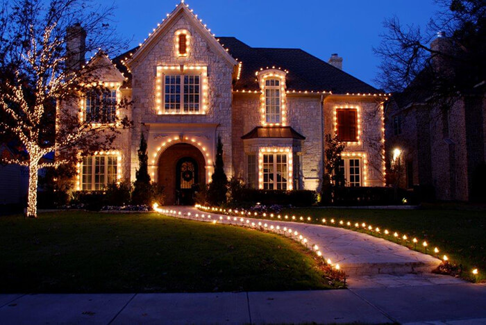 Beautiful Outdoor Christmas Lighting in Neighbourhood