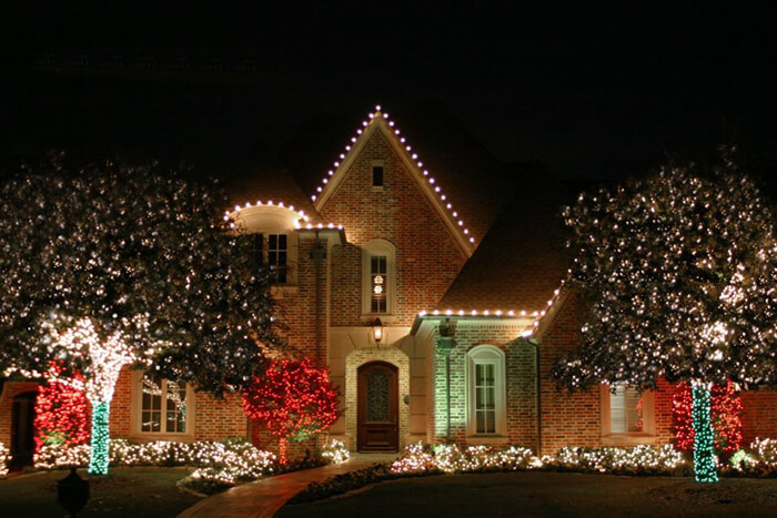 Beautiful Outdoor Christmas Lighting in Neighbourhood